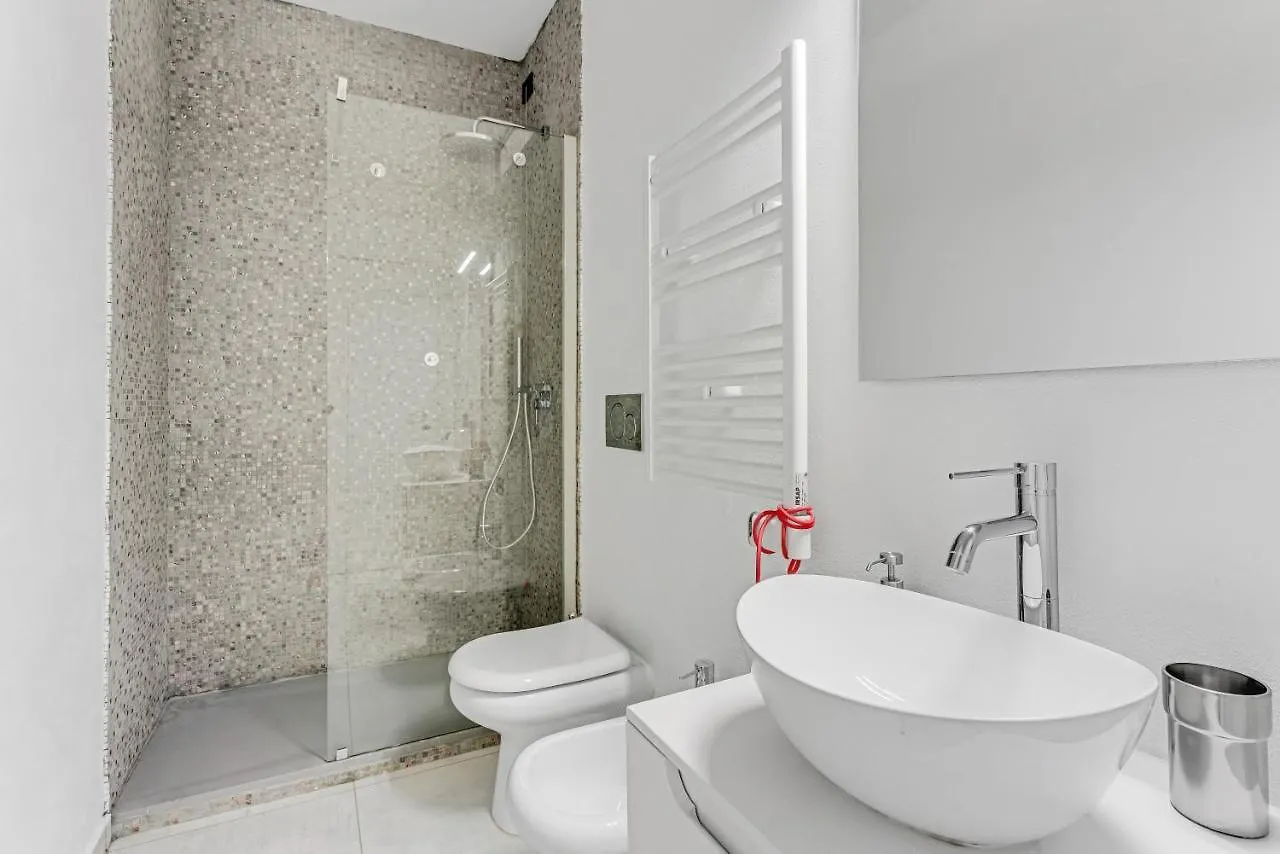 Apartment Metro M1 - Smart Home, Fast Free Wifi & Netflix Milan Italy